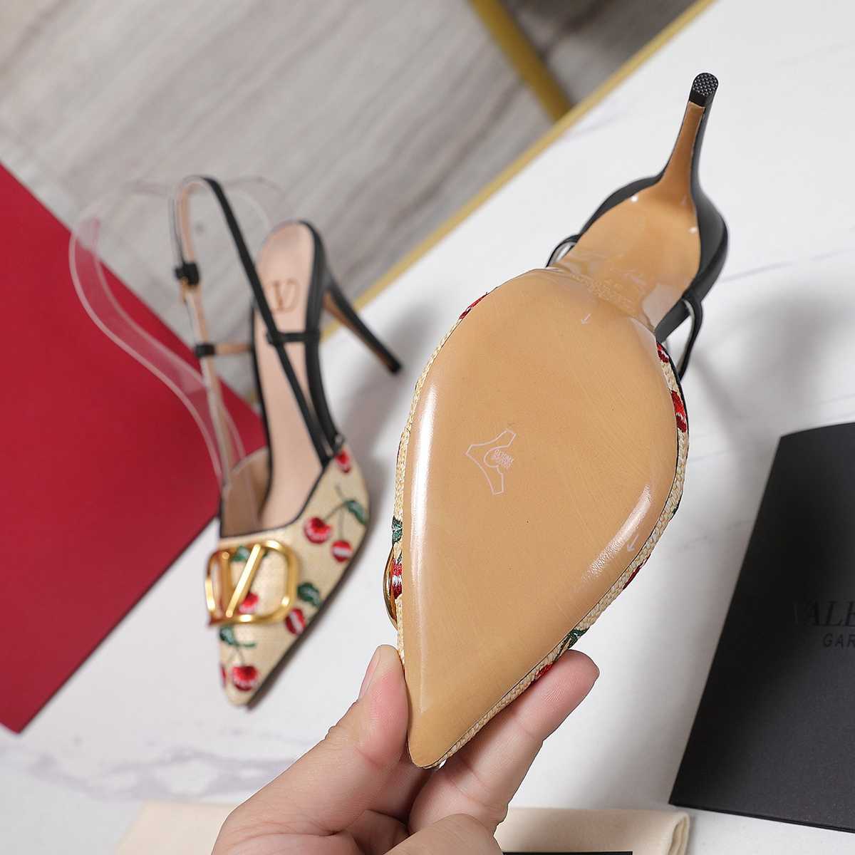 GU Shoes  Woman 2 Color's 42