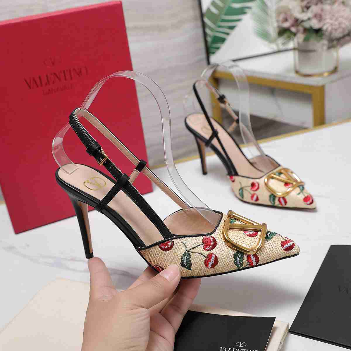 GU Shoes  Woman 2 Color's 42