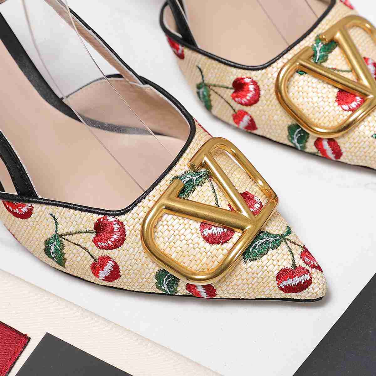 GU Shoes  Woman 2 Color's 42