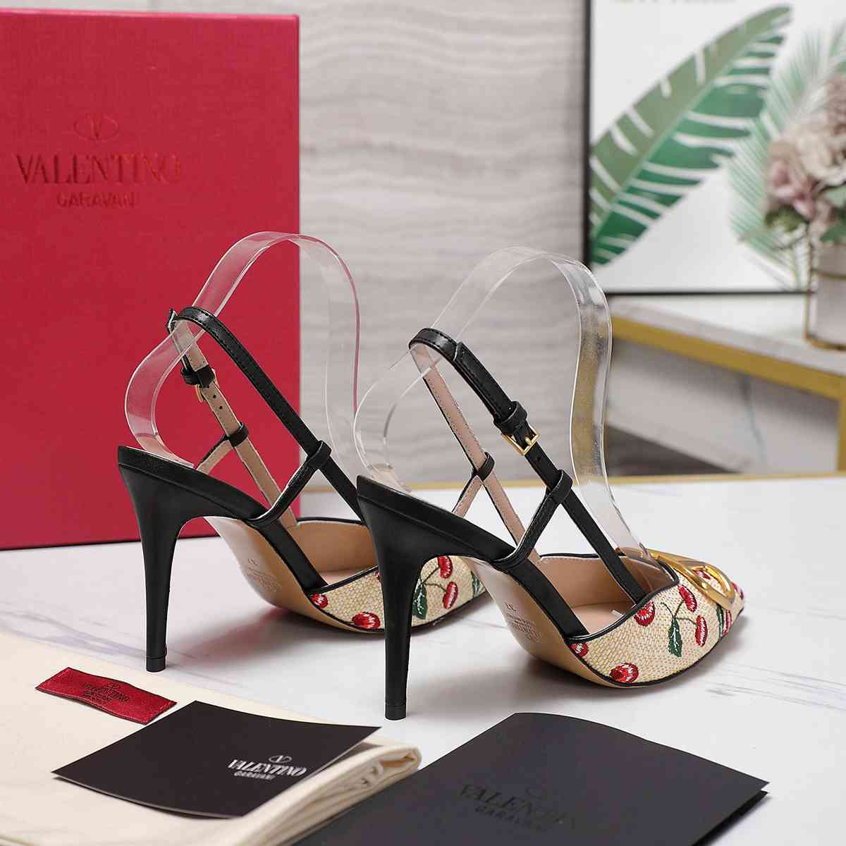 GU Shoes  Woman 2 Color's 42