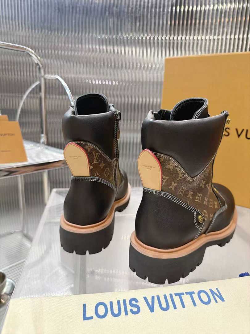 LU vs TIMBER  LAND Boots