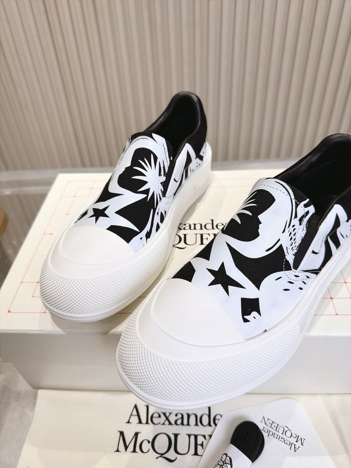 M*QUEEN Sneakers 2 Color's