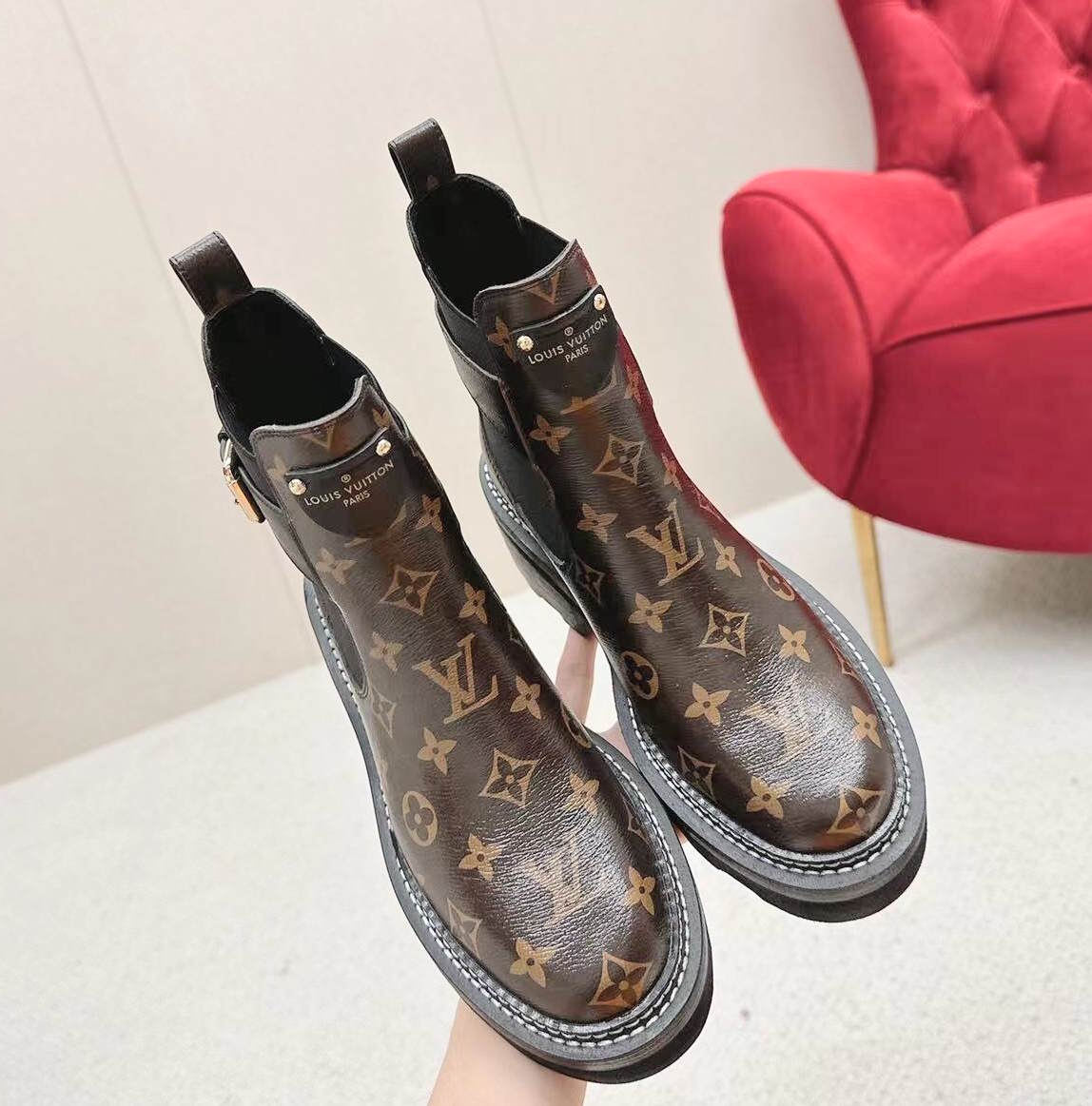 LU Boots Woman