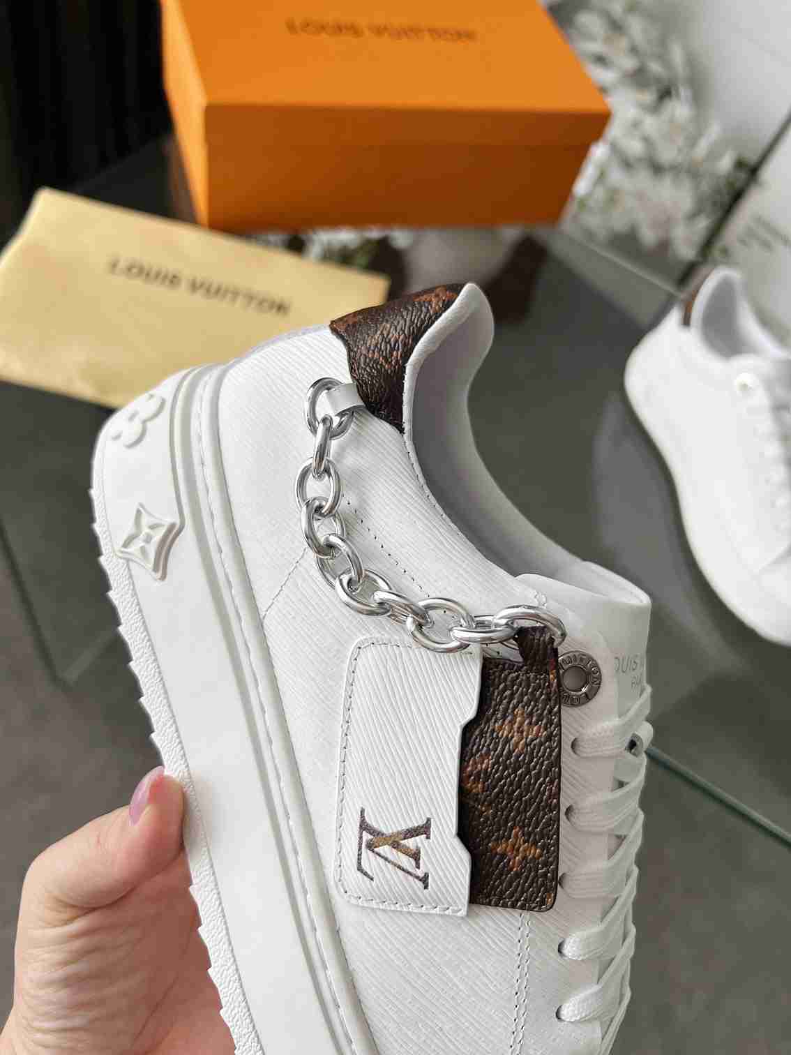 LU Sneakers Woman trainers 2 Color's