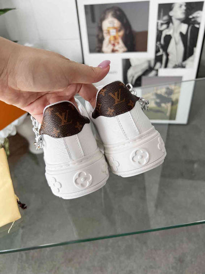 LU Sneakers Woman trainers 2 Color's