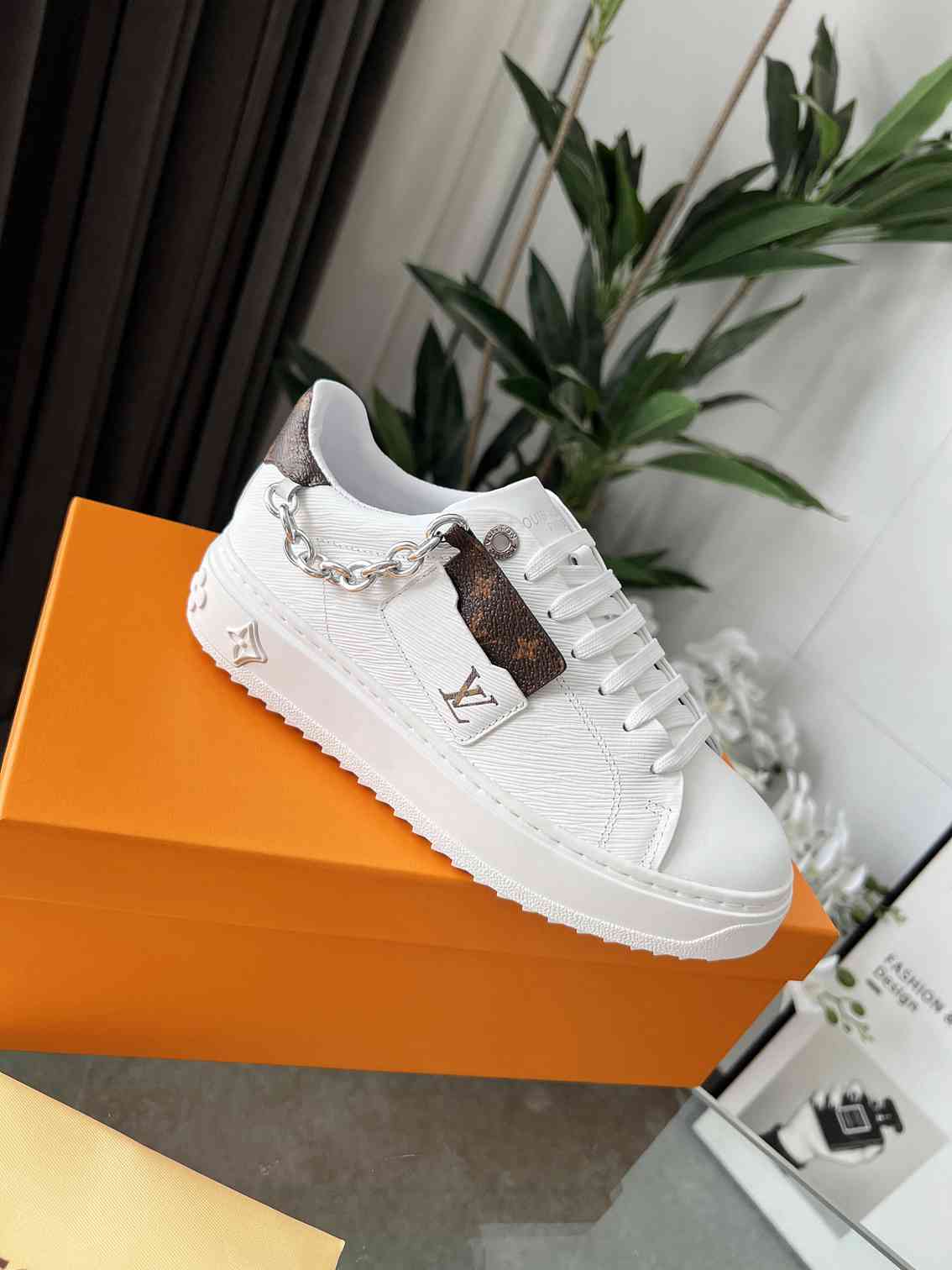 LU Sneakers Woman trainers 2 Color's