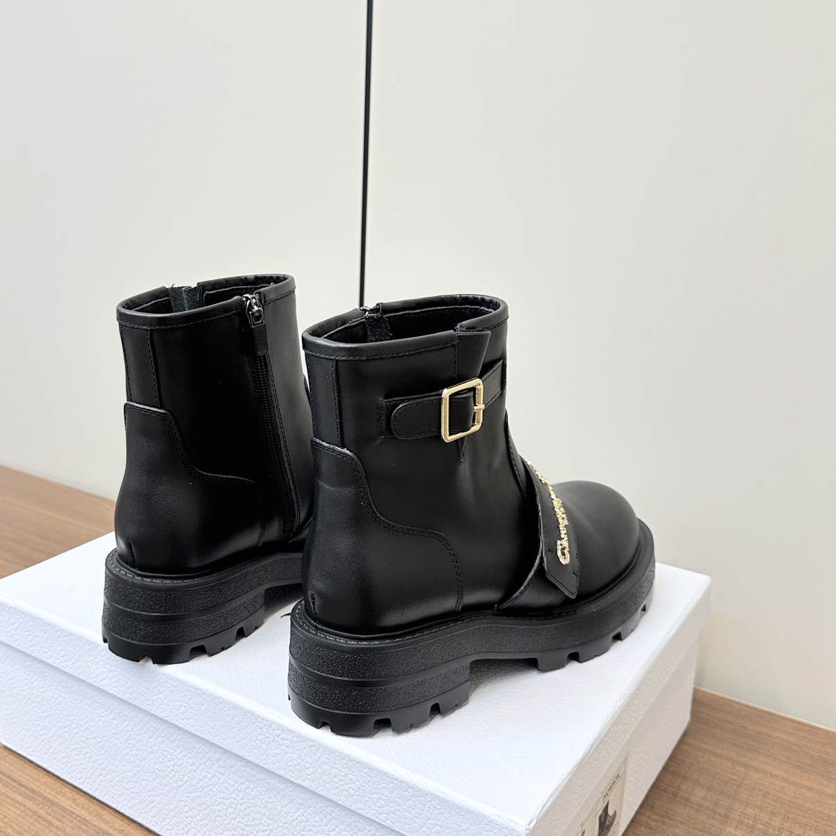CHD  Boots Woman