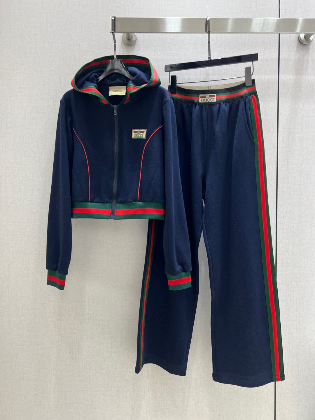GU Sport Suits  Woman Limited