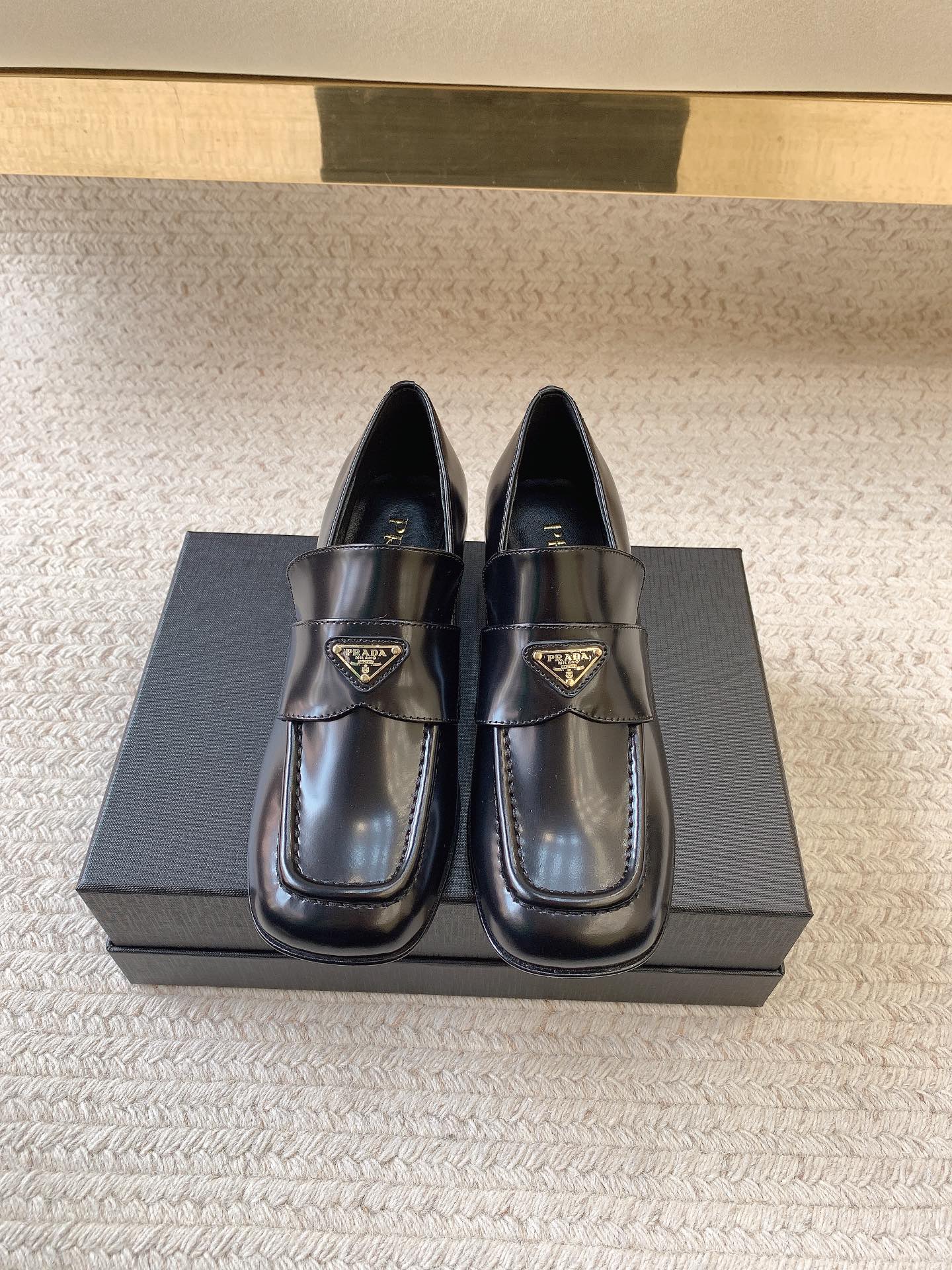 PRD Shoes  Woman 2 Color's