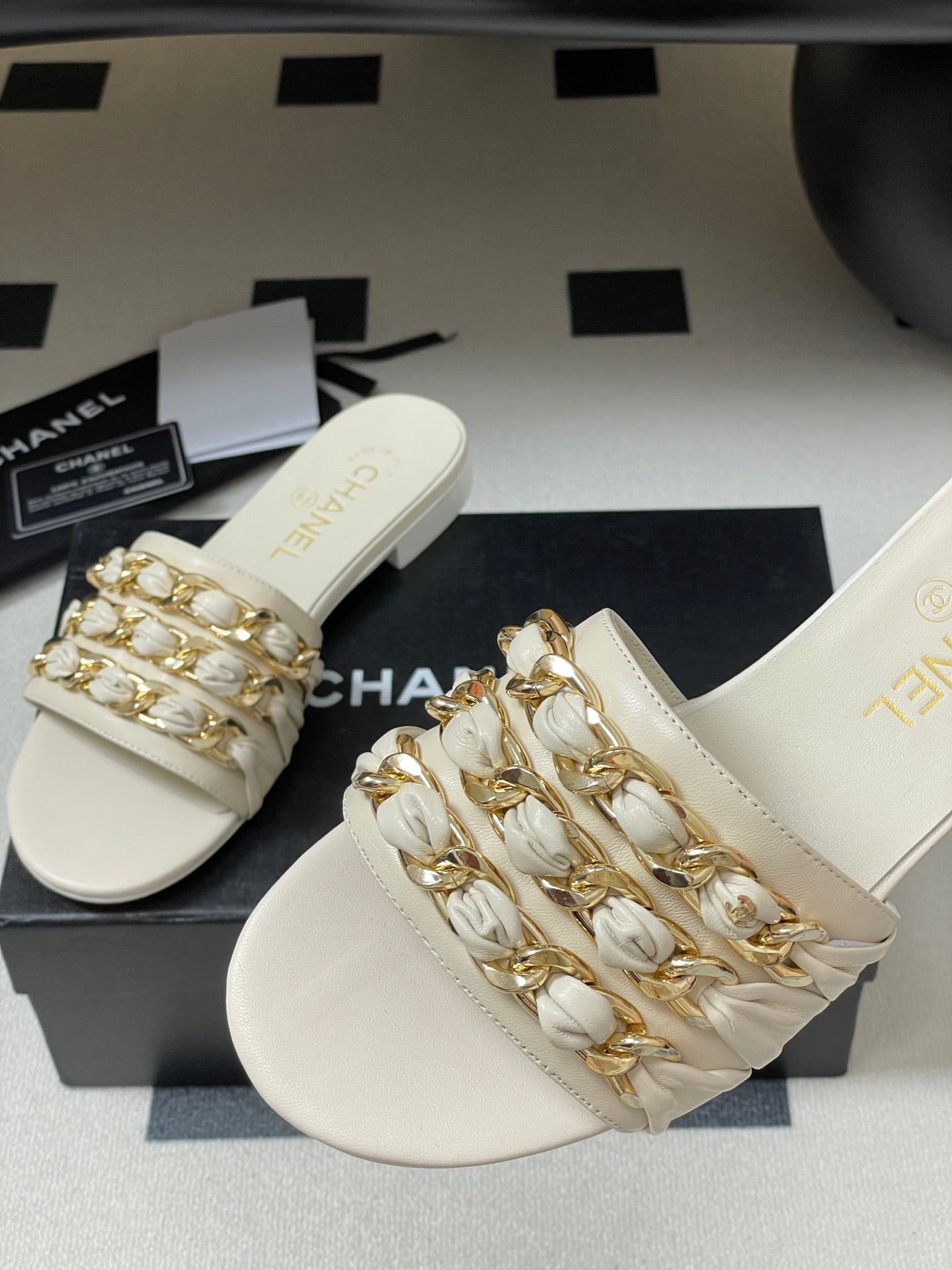 CHL Slippers 2 Color's Woman