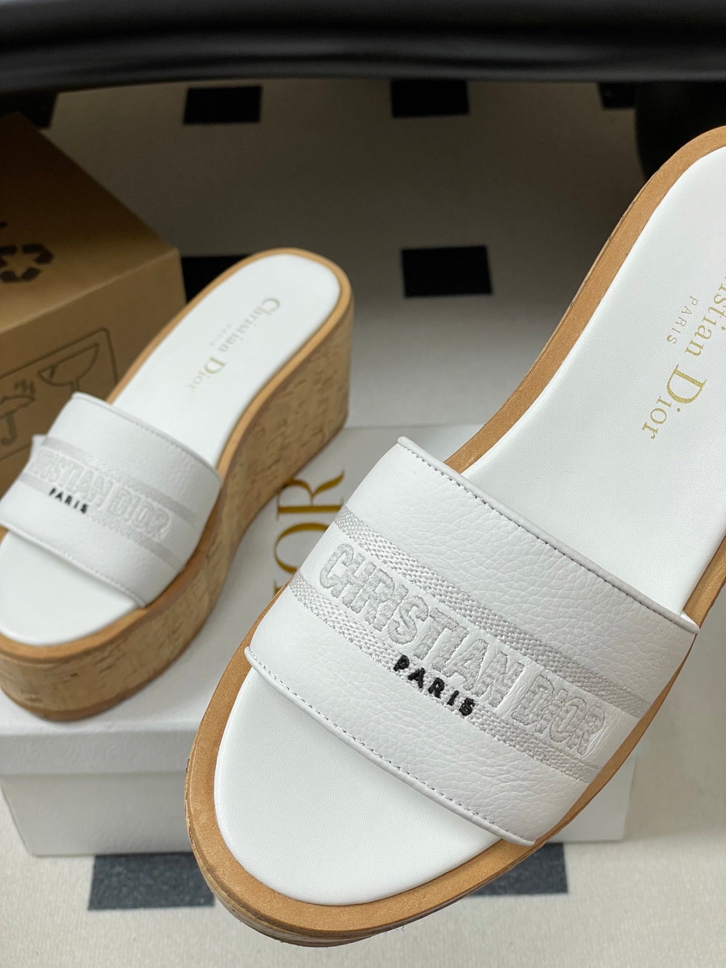 CHD Slippers Sandals Platform   Woman 2 Color's