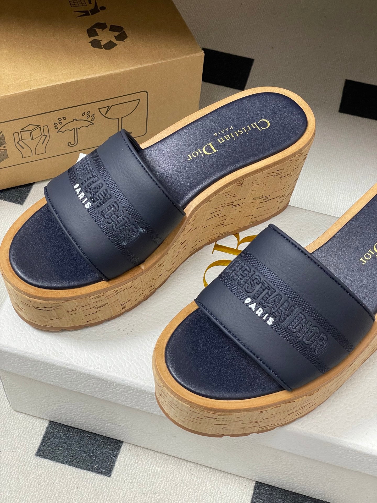 CHD Slippers Sandals Platform   Woman 2 Color's