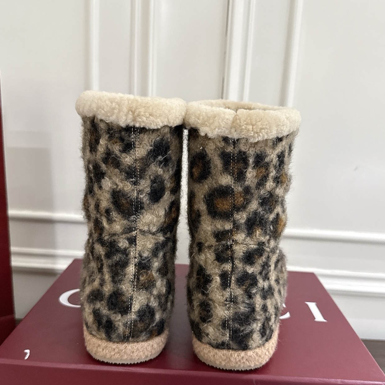 GU vs UGG  Woman Boots 42