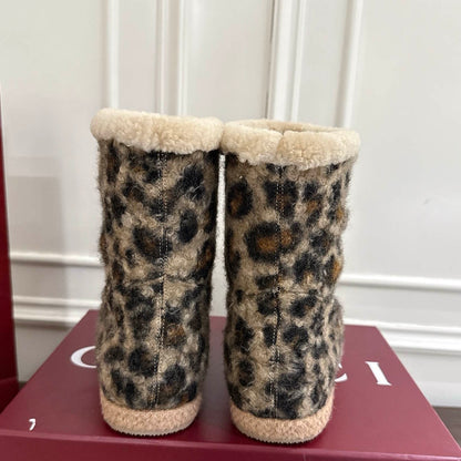 GU vs UGG  Woman Boots 42