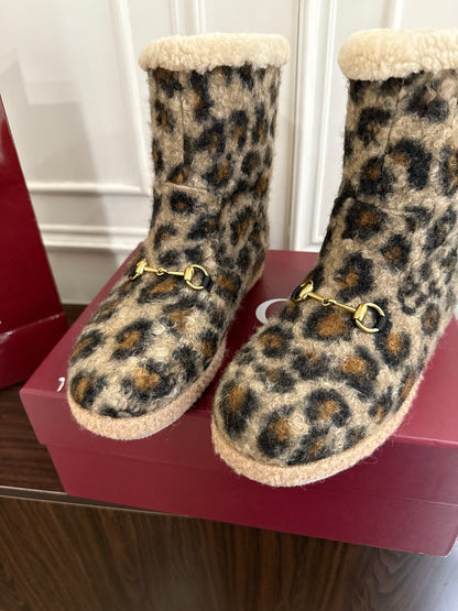 GU vs UGG  Woman Boots 42