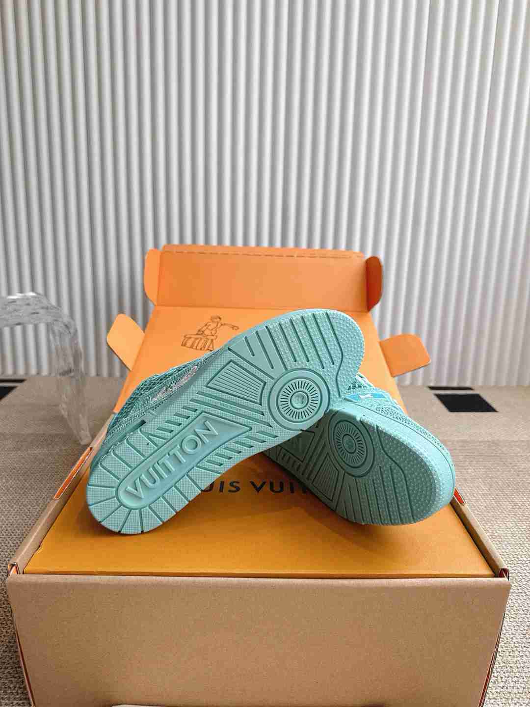 LU  Sneakers  2 Color's 46