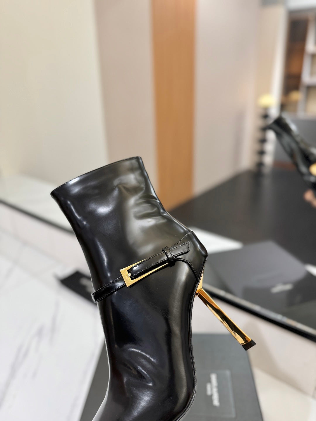 Y L  Woman Boots Heels 2 Color's