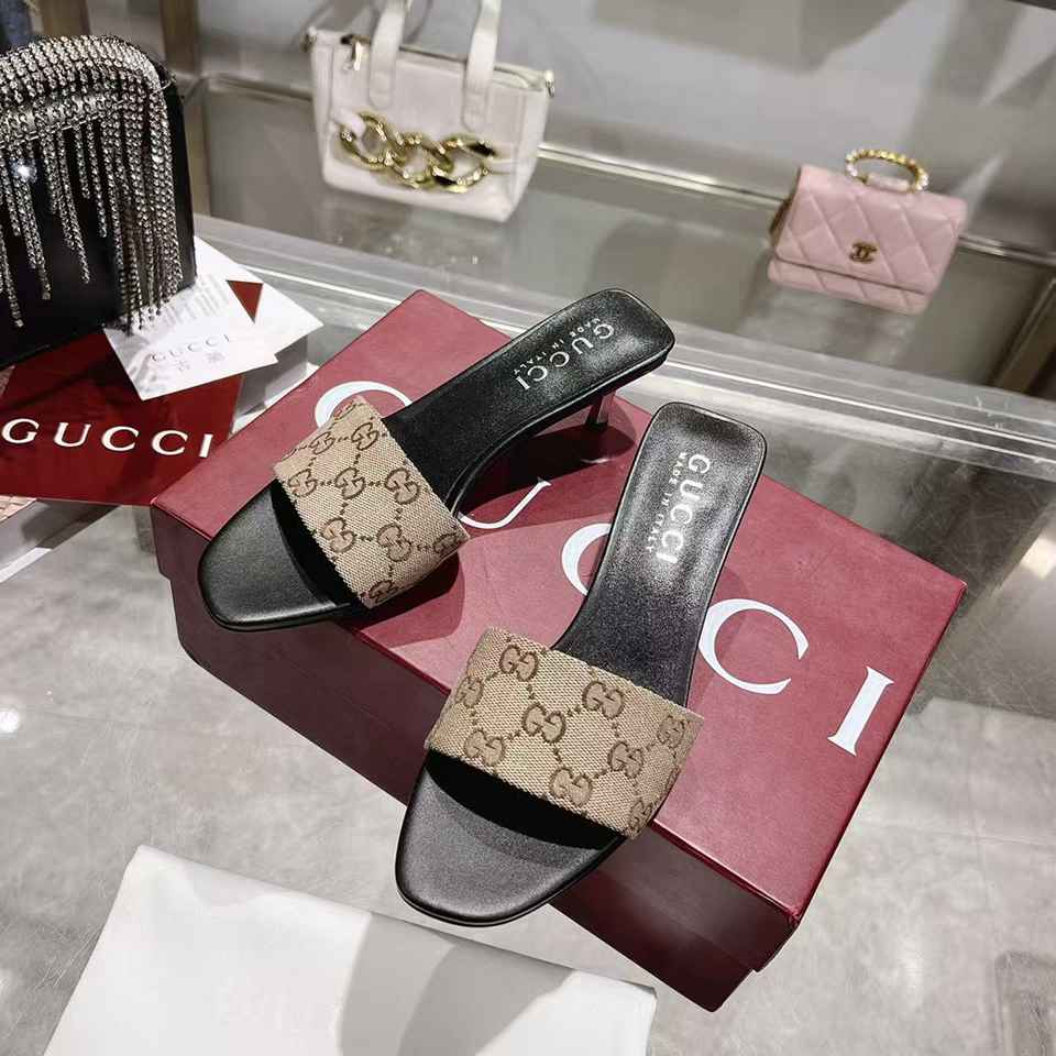 GU Slippers  Sandals  Woman