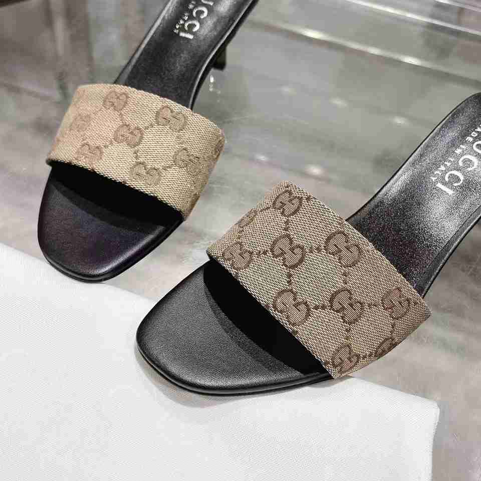 GU Slippers  Sandals  Woman