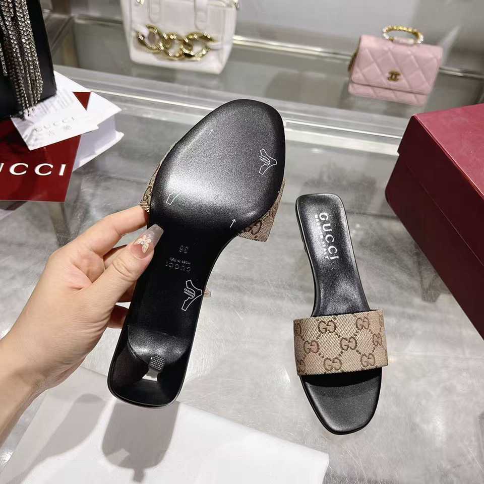 GU Slippers  Sandals  Woman