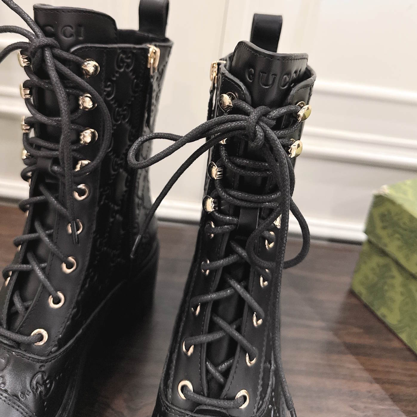 GU Woman Boots Combat
