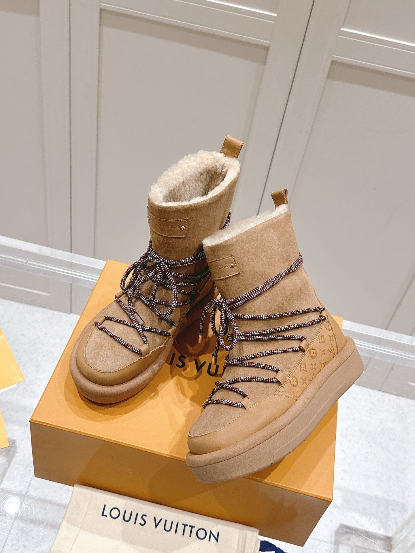 LU UGG  Boots Woman