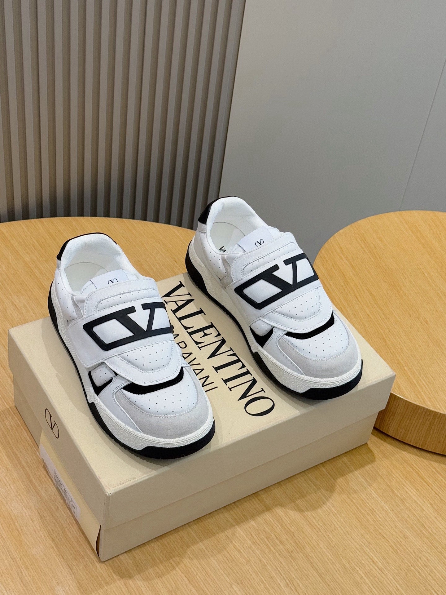 CV Sneakers trainers