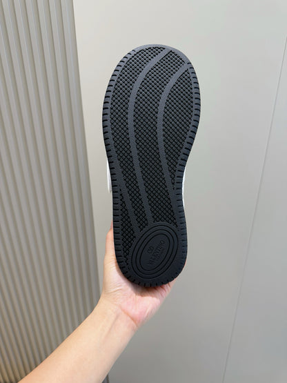 CV Sneakers trainers