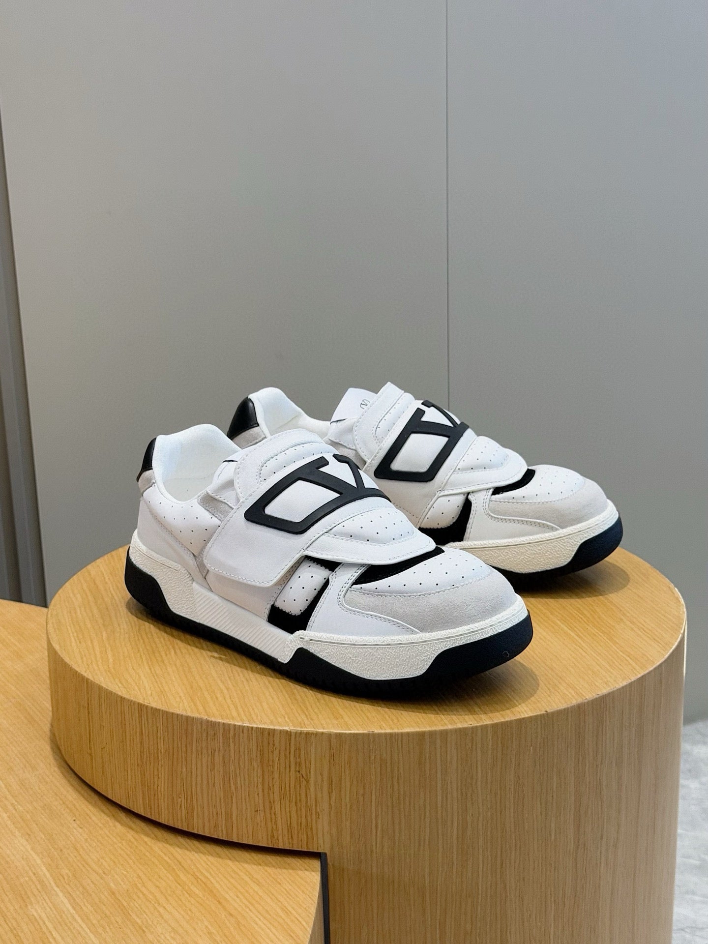 CV Sneakers trainers