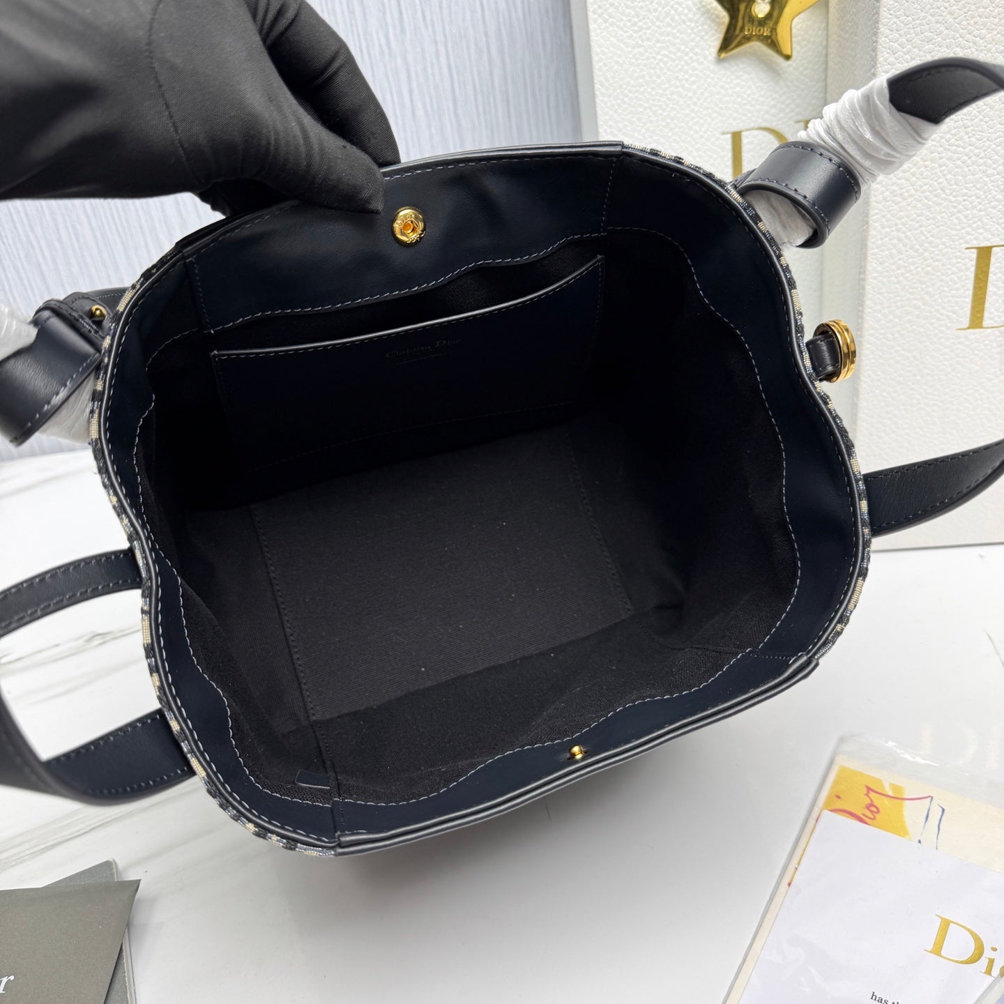 CHD  Signature Bucket bag 24 cm