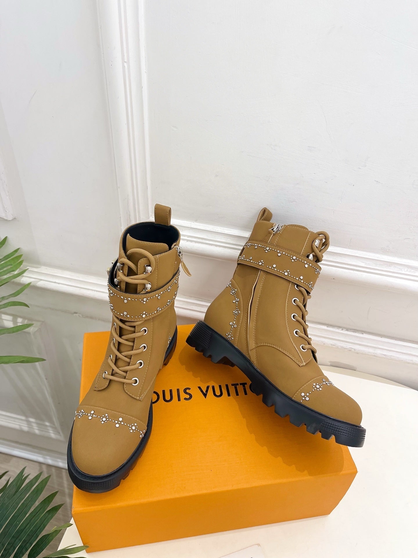 LU Woman Boots 2 Color's