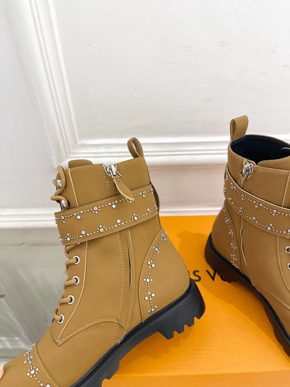 LU Woman Boots 2 Color's