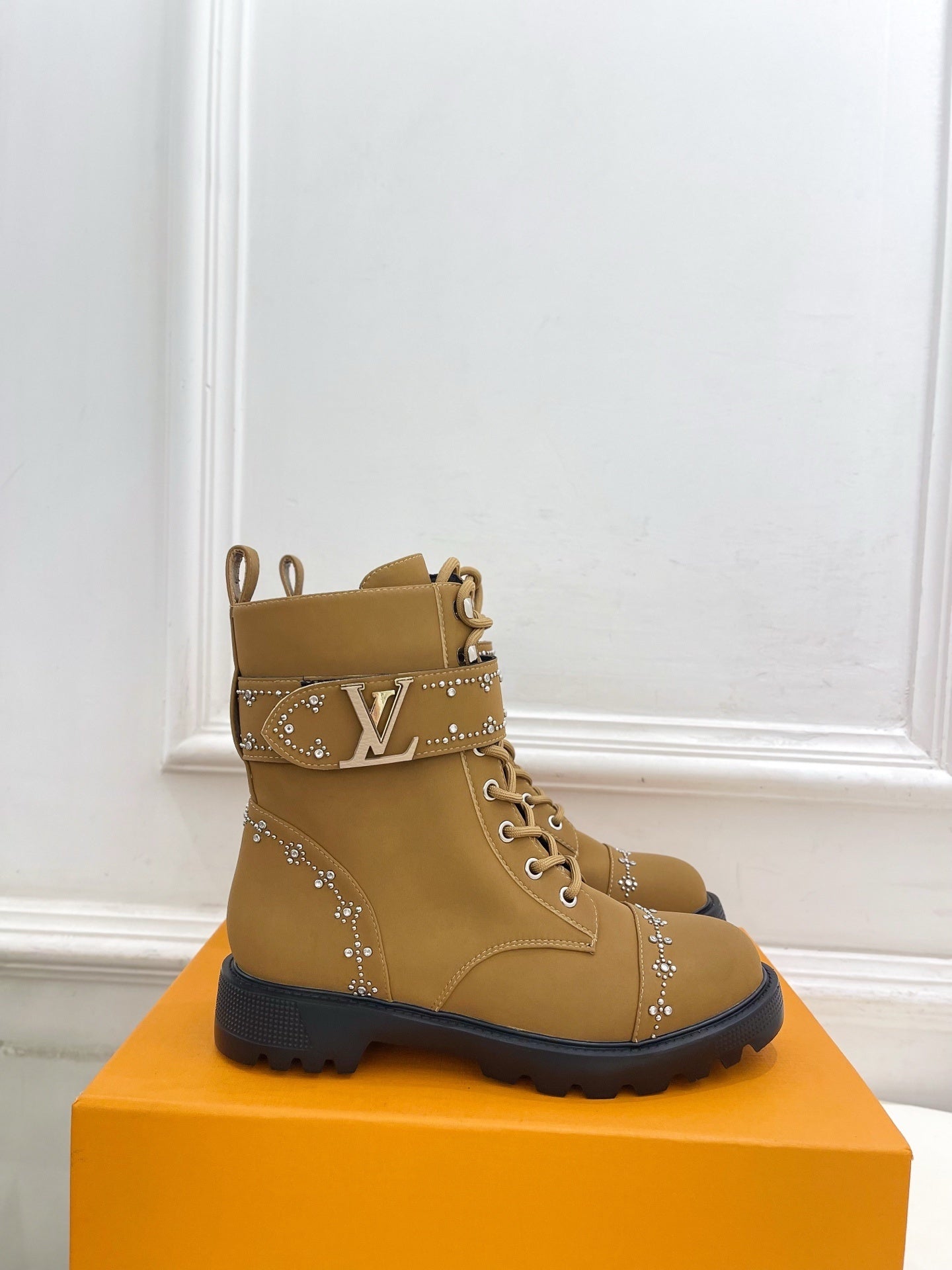 LU Woman Boots 2 Color's