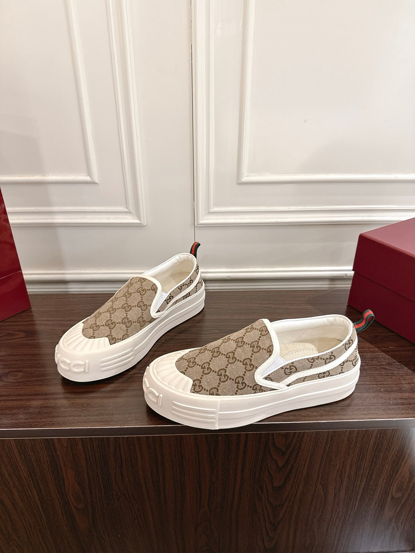 GU  Shoes Sneakers  Woman