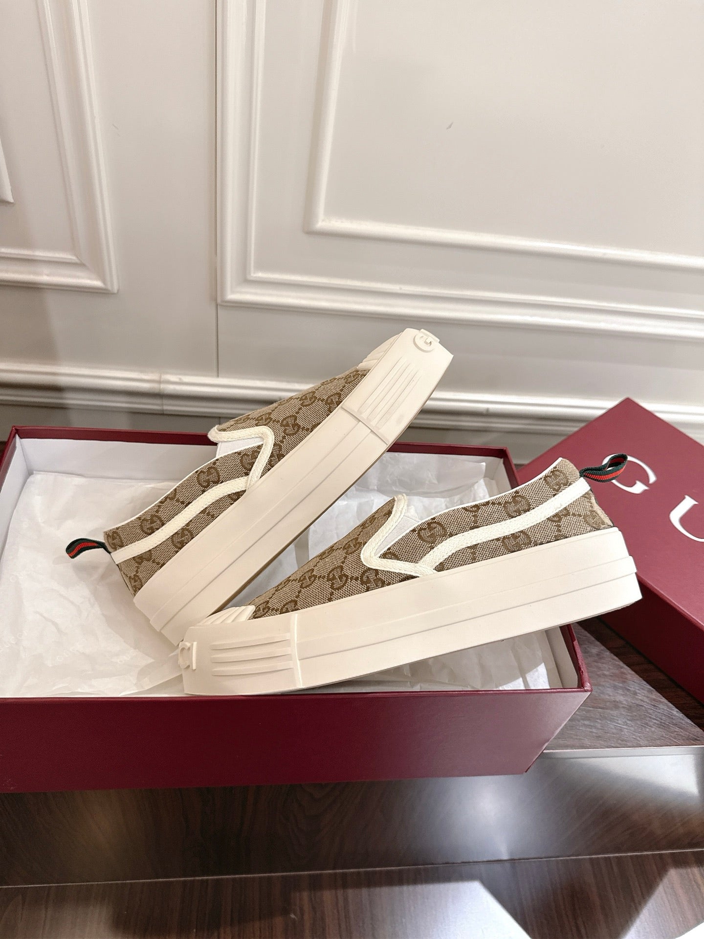 GU  Shoes Sneakers  Woman