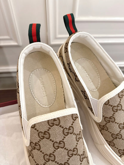 GU  Shoes Sneakers  Woman