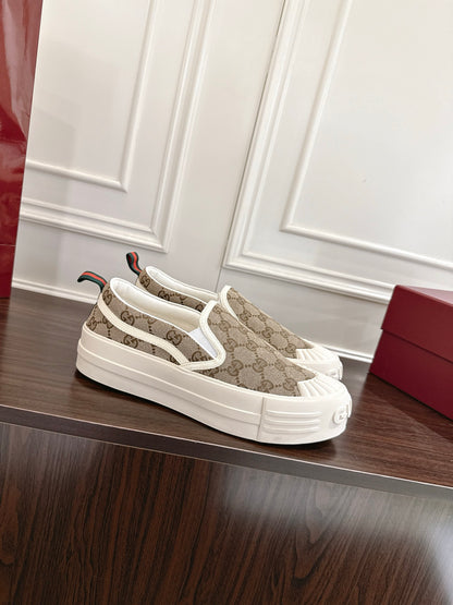 GU  Shoes Sneakers  Woman