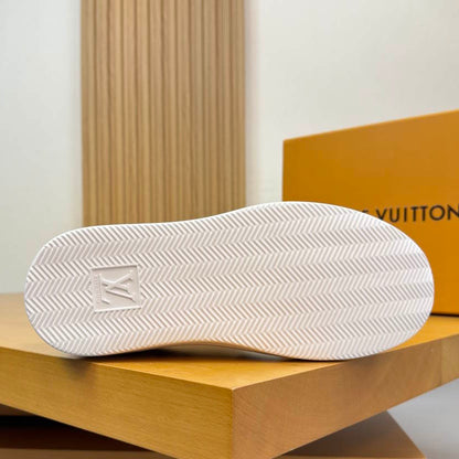 LU Sneakers
