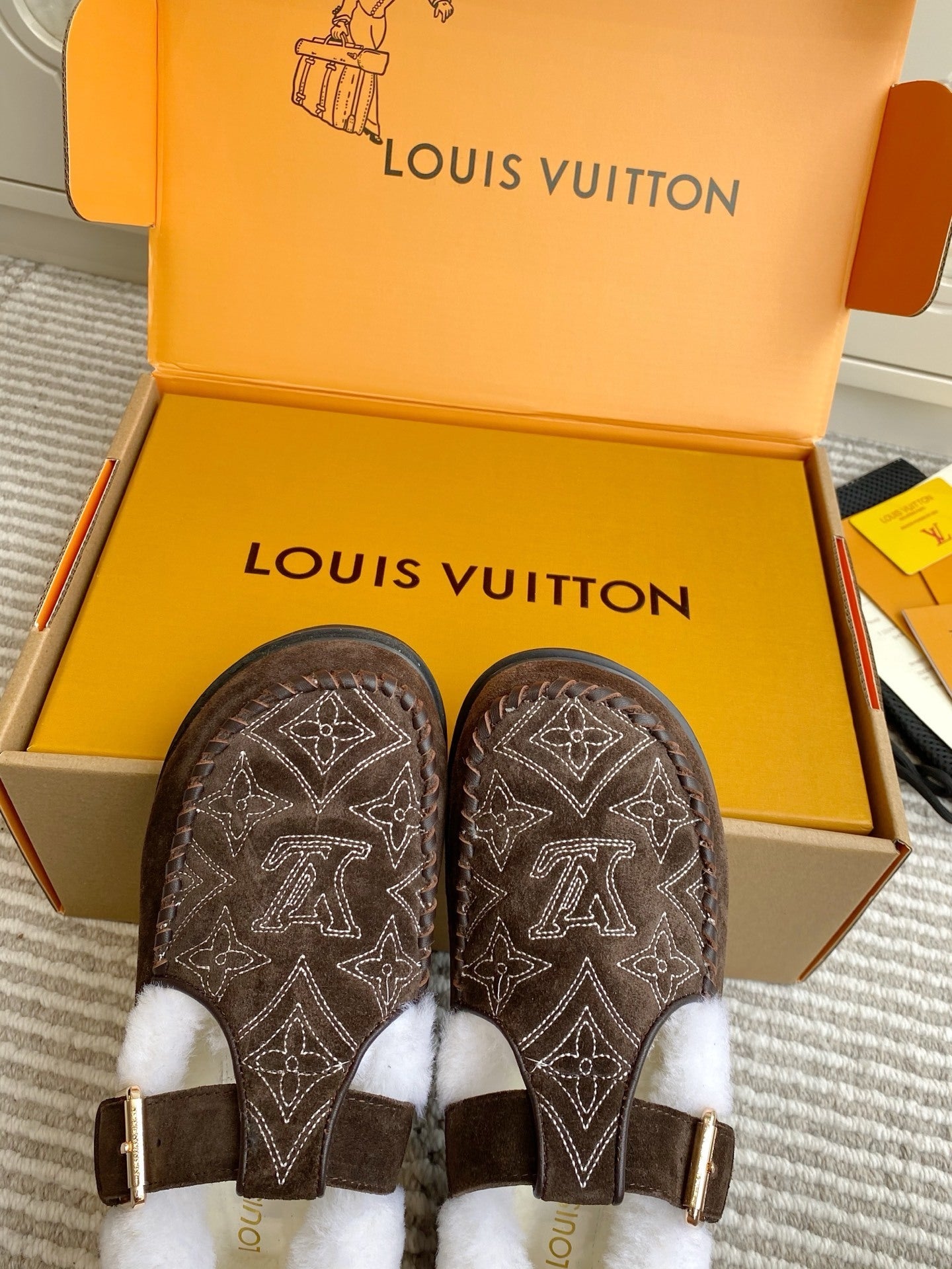 LU shearling fur shoes sandals Woman