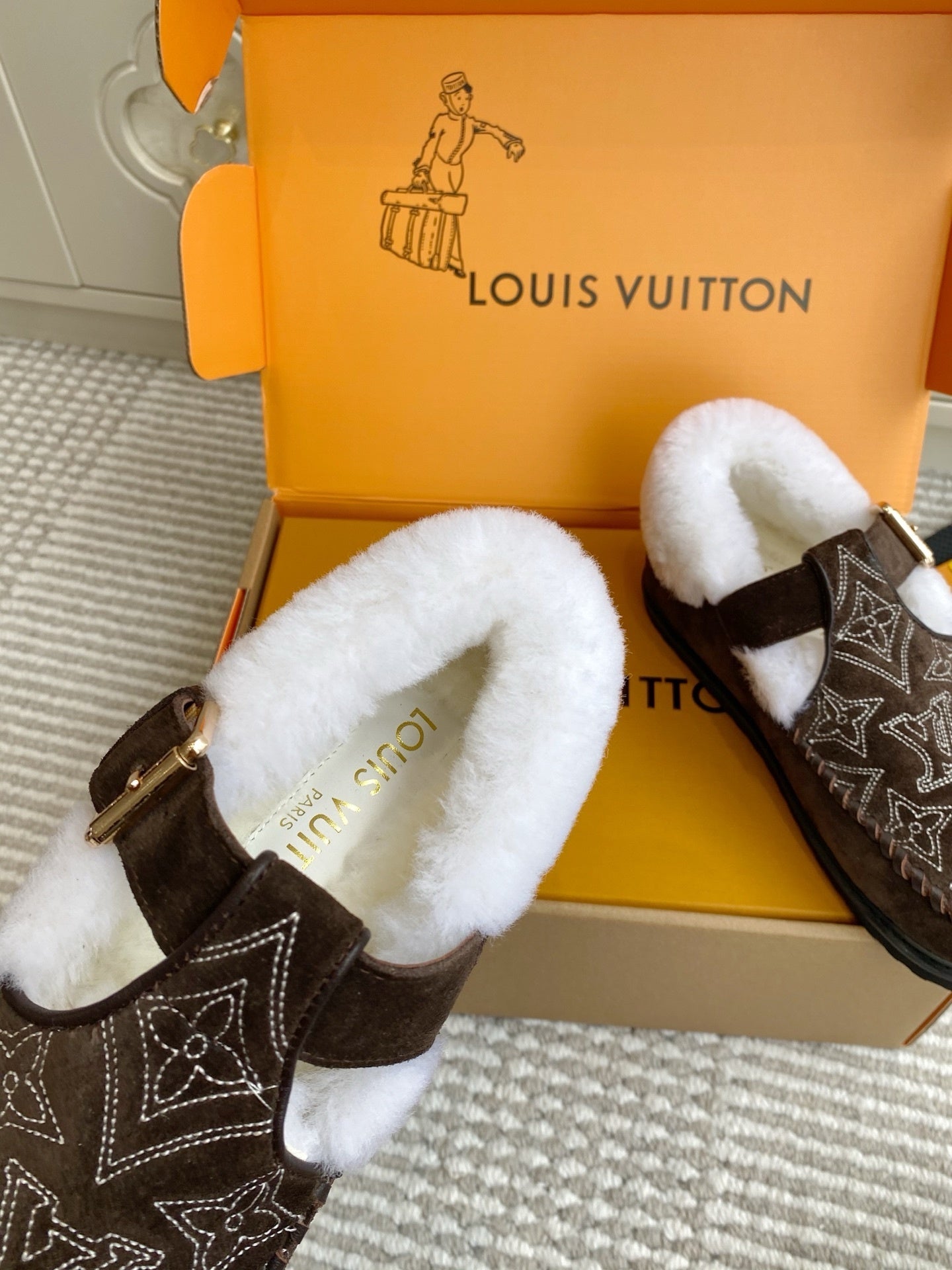 LU shearling fur shoes sandals Woman