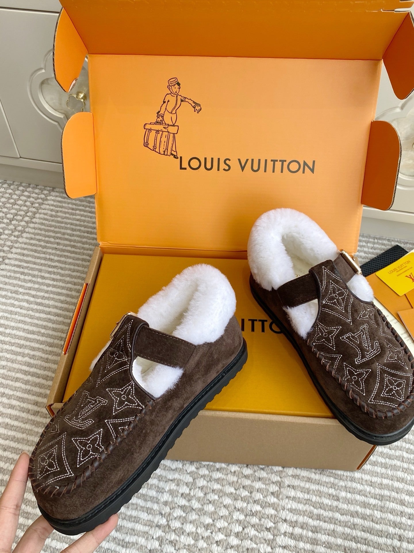 LU shearling fur shoes sandals Woman