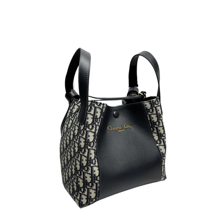 CHD  Signature Bucket bag 24 cm