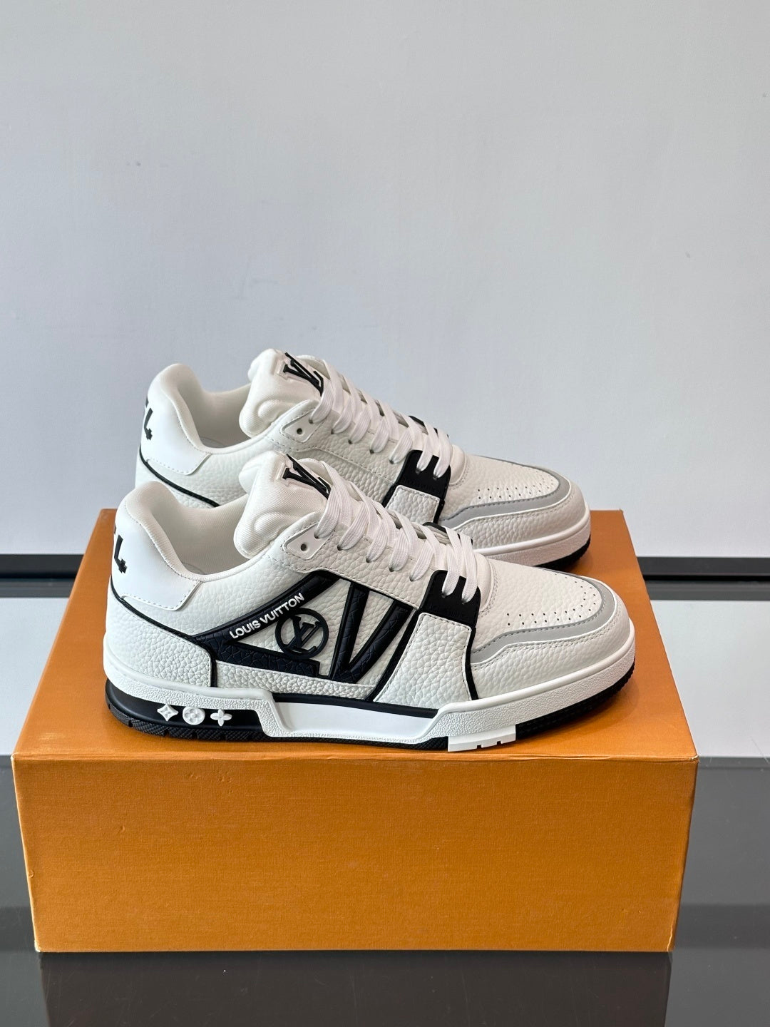LU Sneakers 2 Color's Trainers