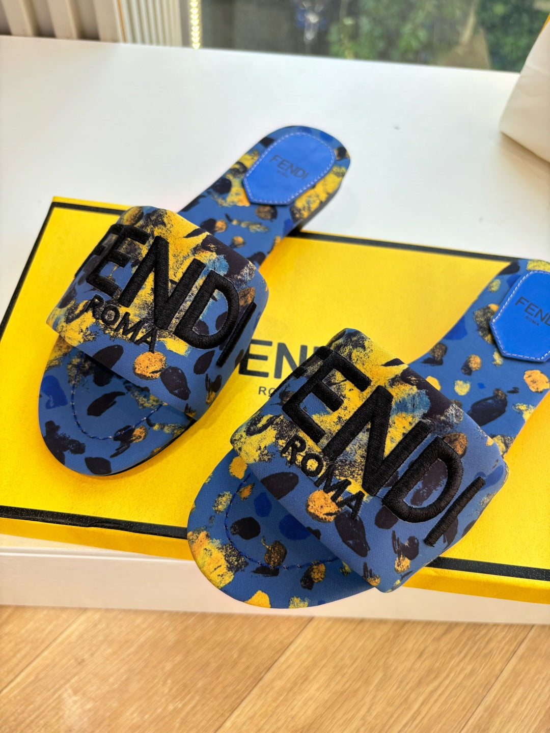 FEN  Slippers  2 Color's Woman