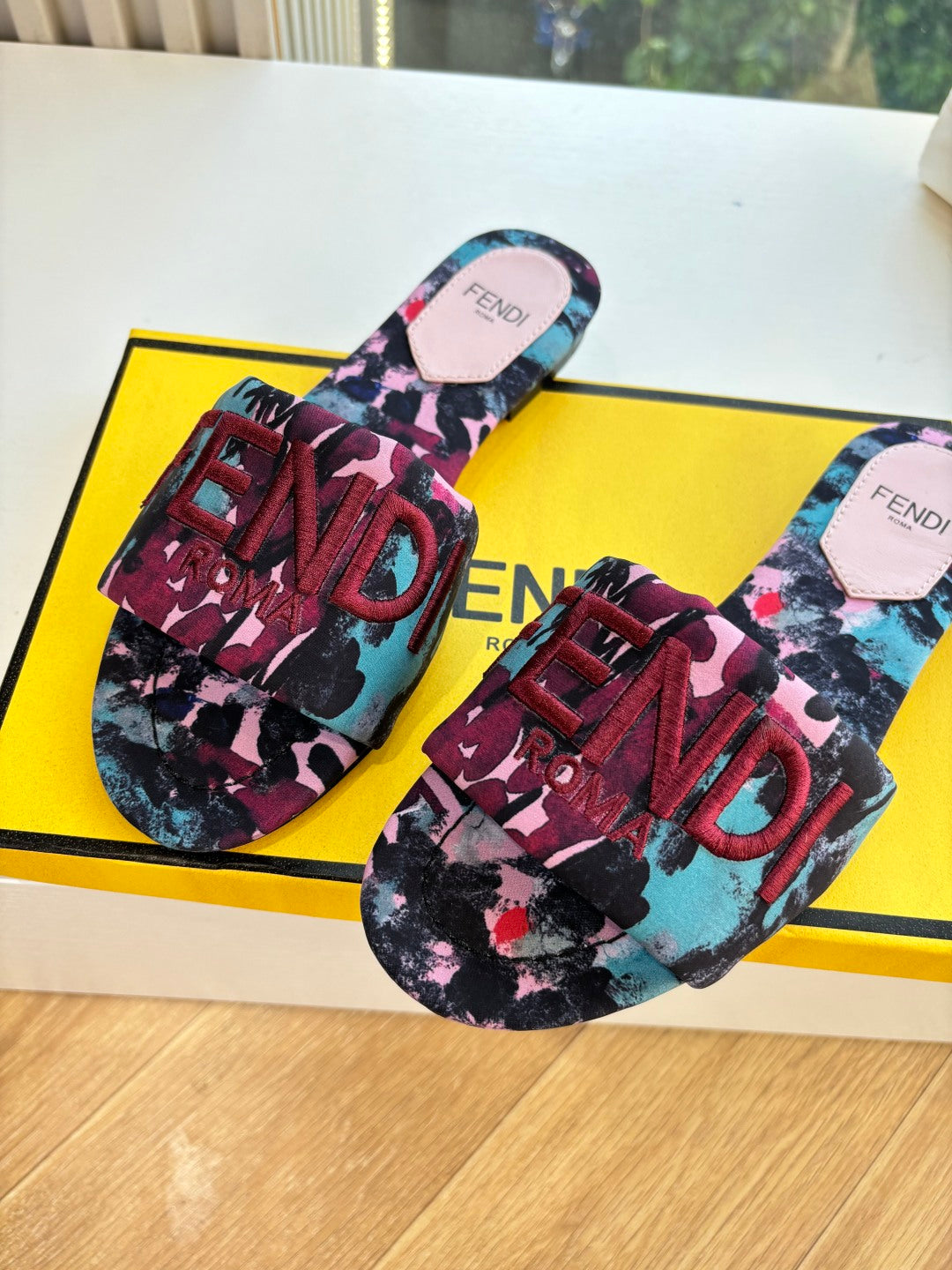FEN  Slippers  2 Color's Woman