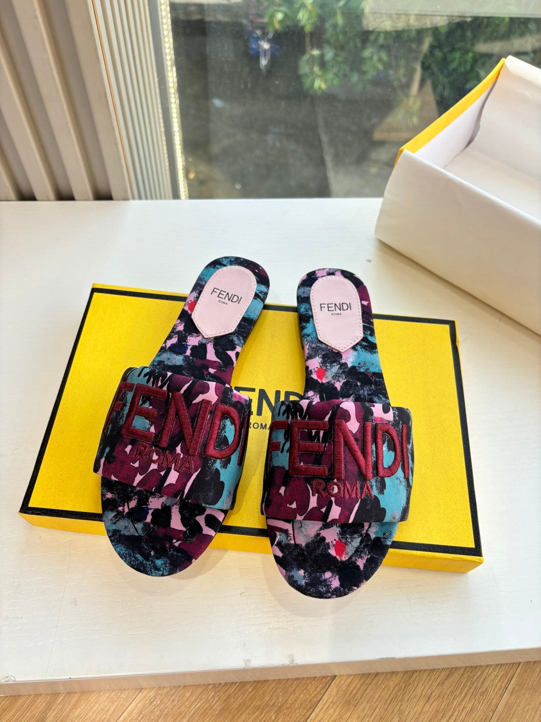 FEN  Slippers  2 Color's Woman