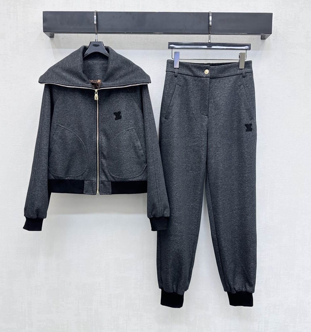 LU Sport Suits  Woman 2 Color's limited GQ