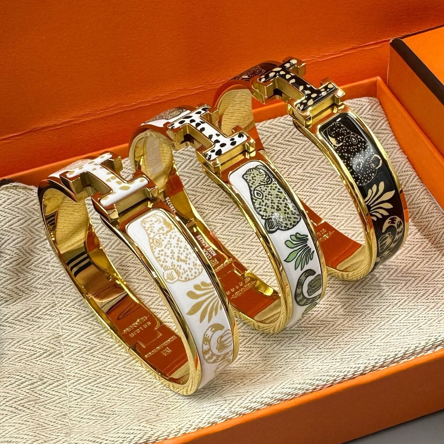 HRM Fashion Bracelet 4 Color's