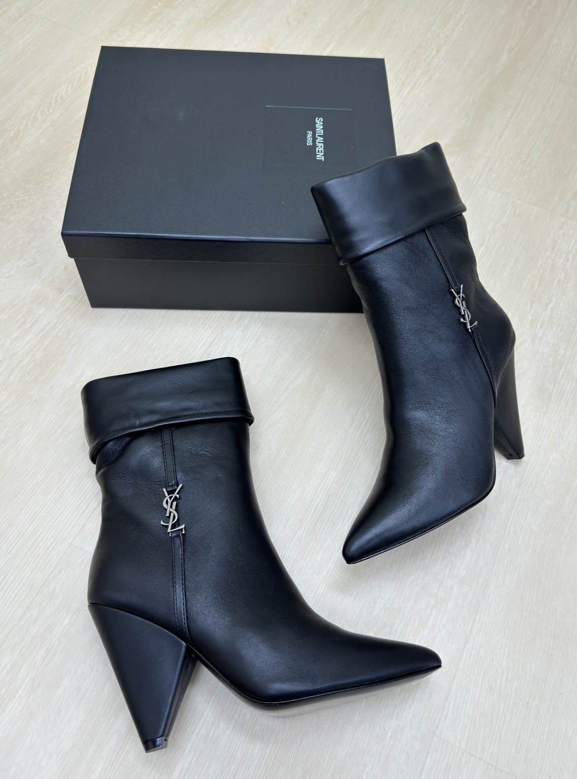 Y L  Boots 2 Color's