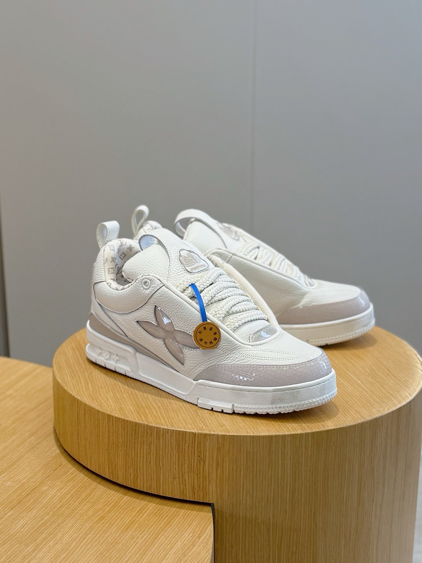 LU Sneakers 2 Color's
